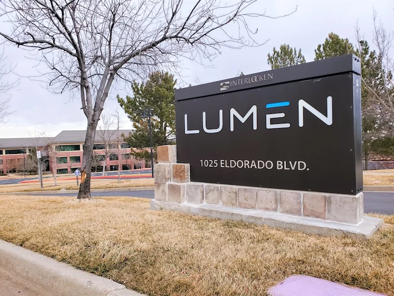 解釋買入美債Lumen Technologies的LUMN 7.995 06/01/36的原因，並分享我的看法。