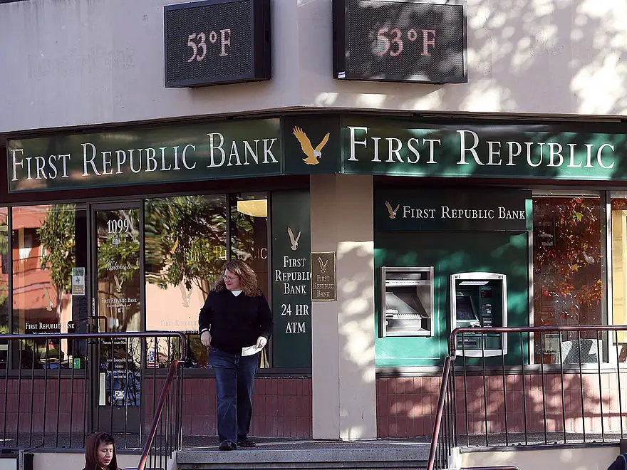 Explain the reasons of buying US stock First Republic Bank (FRC) and share my views.